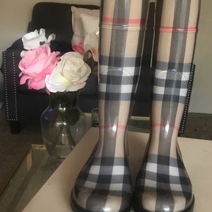 💙💙BURBERRY RAIN BOOTS❤️❤️